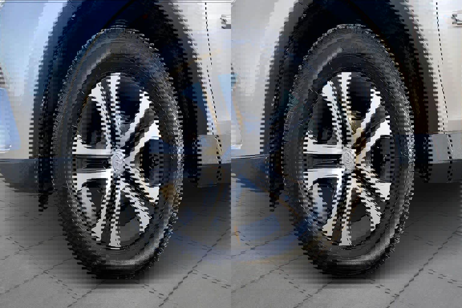 Used 2017 Toyota RAV4 LE image 10