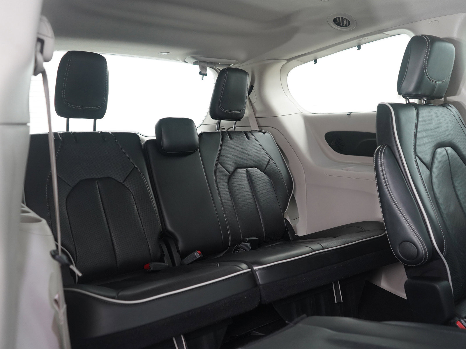 Used 2024 Chrysler Pacifica Limited image 13