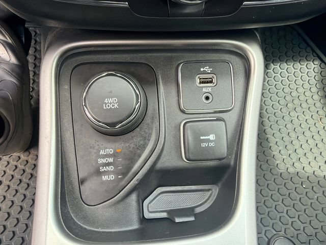 Used 2018 Jeep Compass Latitude w/ Popular Equipment Group AWD/4WD image 34
