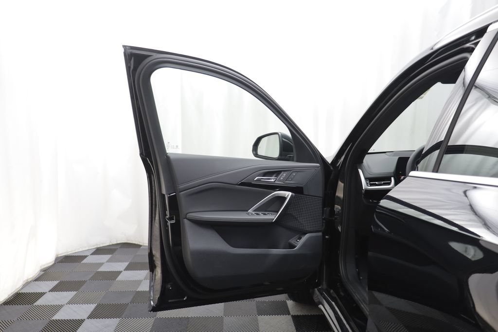 New 2026 BMW X1 xDrive28i w/ Technology Package AWD/4WD image 5