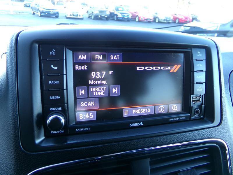 Used 2019 Dodge Grand Caravan SE w/ UConnect Hands-Free Group image 16