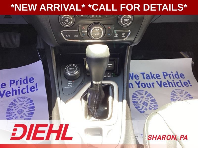 Used 2017 Jeep Cherokee Limited AWD/4WD image 17