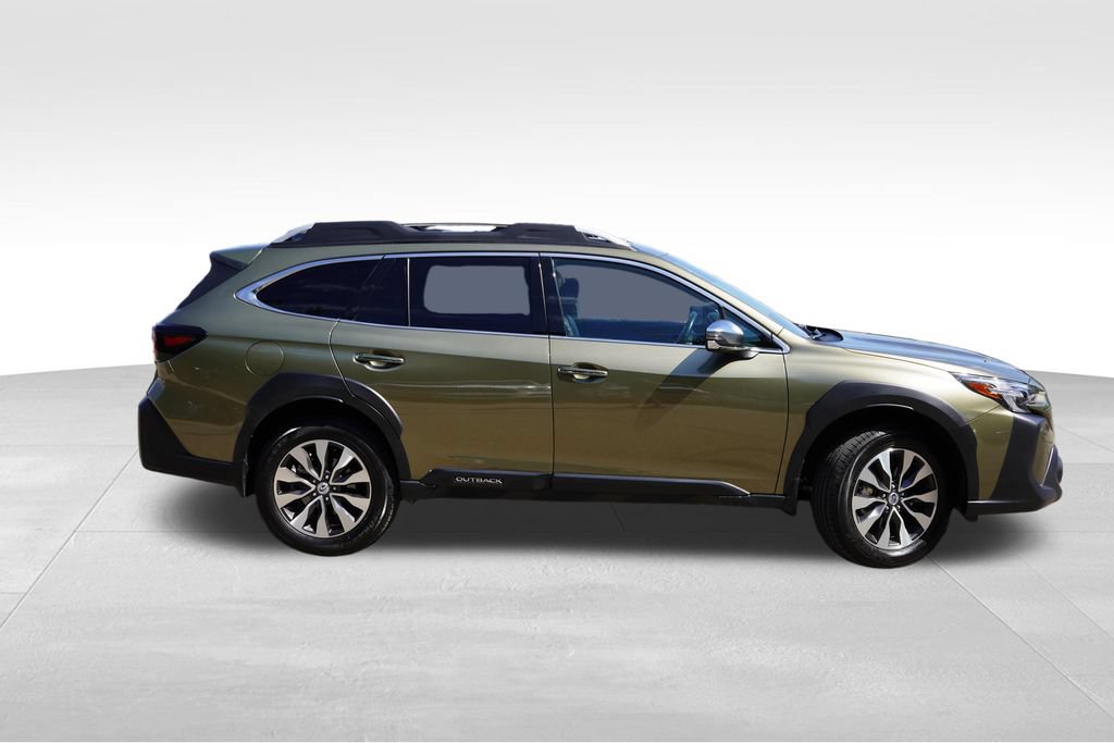 Used 2025 Subaru Outback Touring AWD/4WD image 3