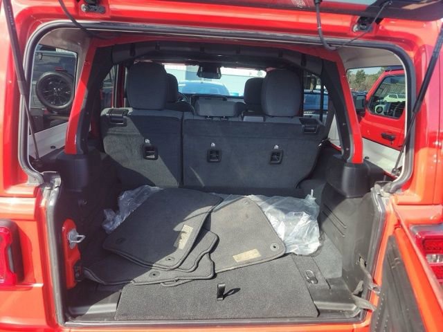 Used 2025 Jeep Wrangler Sahara 4xe image 18