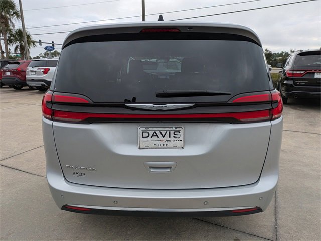 Certified 2024 Chrysler Pacifica Touring-L image 5