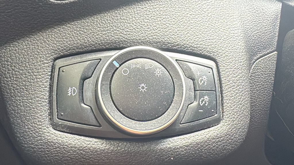 Used 2016 Ford C-MAX Energi SEL w/ Equipment Group 302A FWD image 18