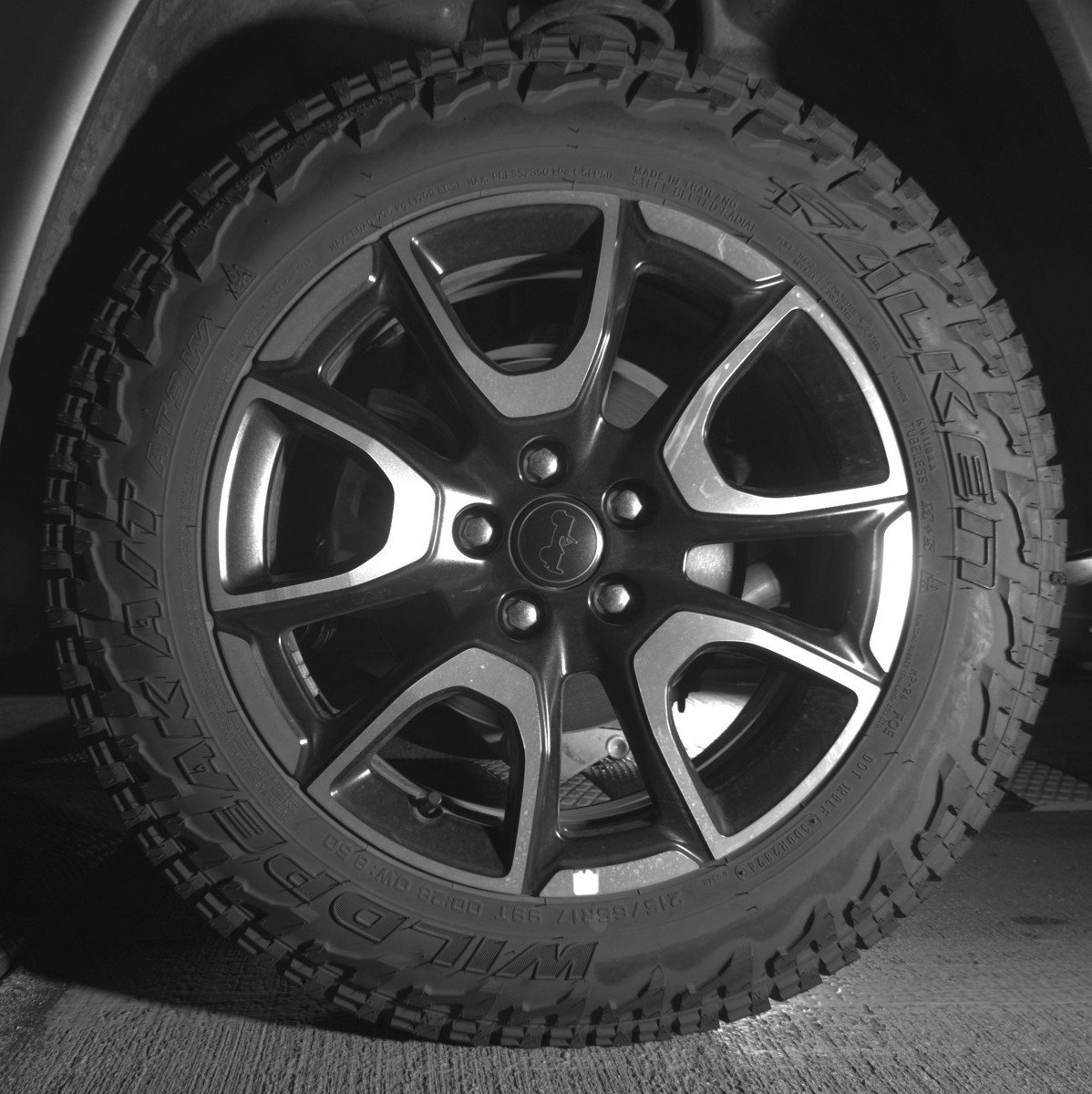 Used 2025 Jeep Compass Trailhawk AWD/4WD image 14