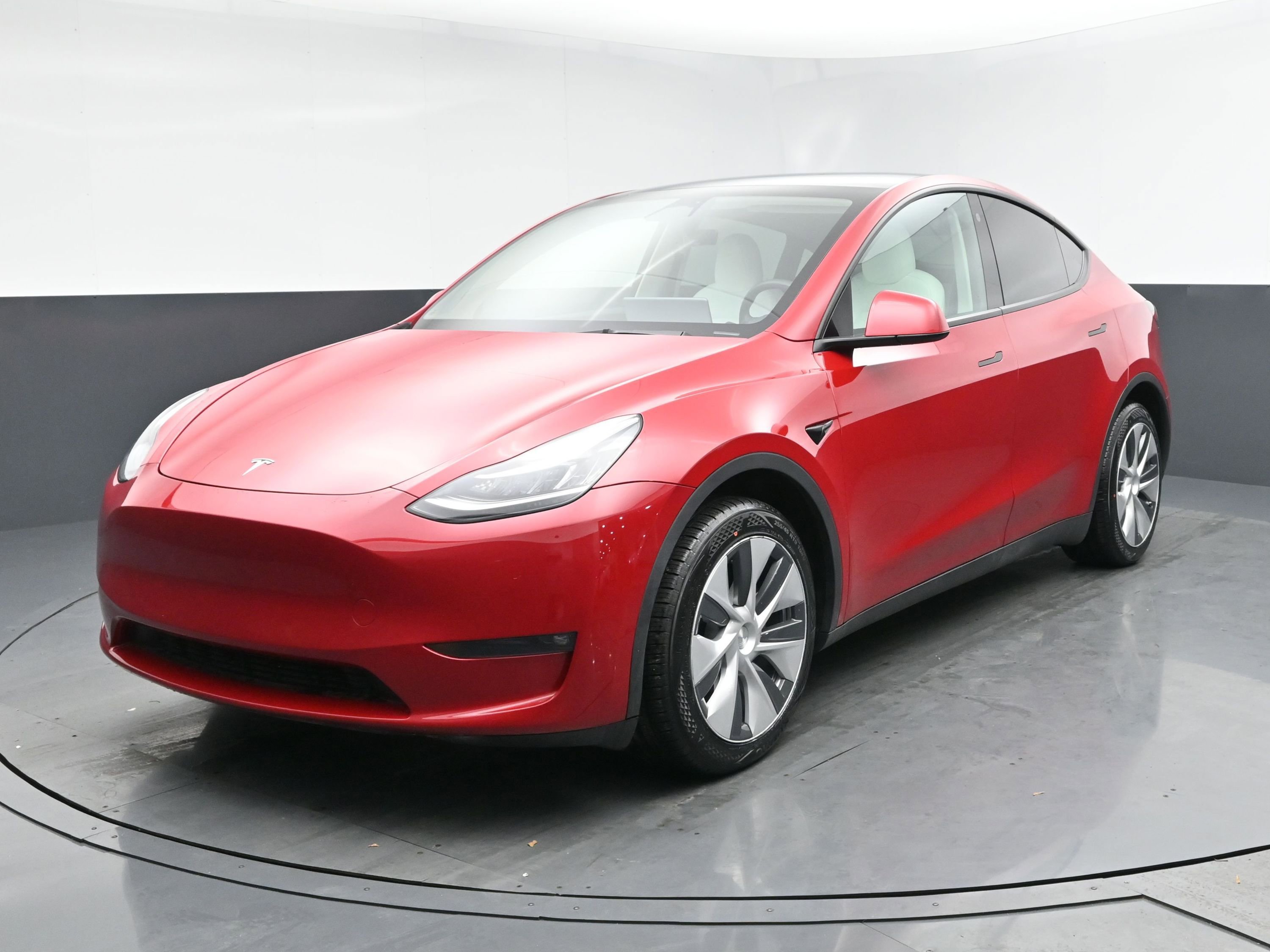 Used 2023 Tesla Model Y Long Range image 1