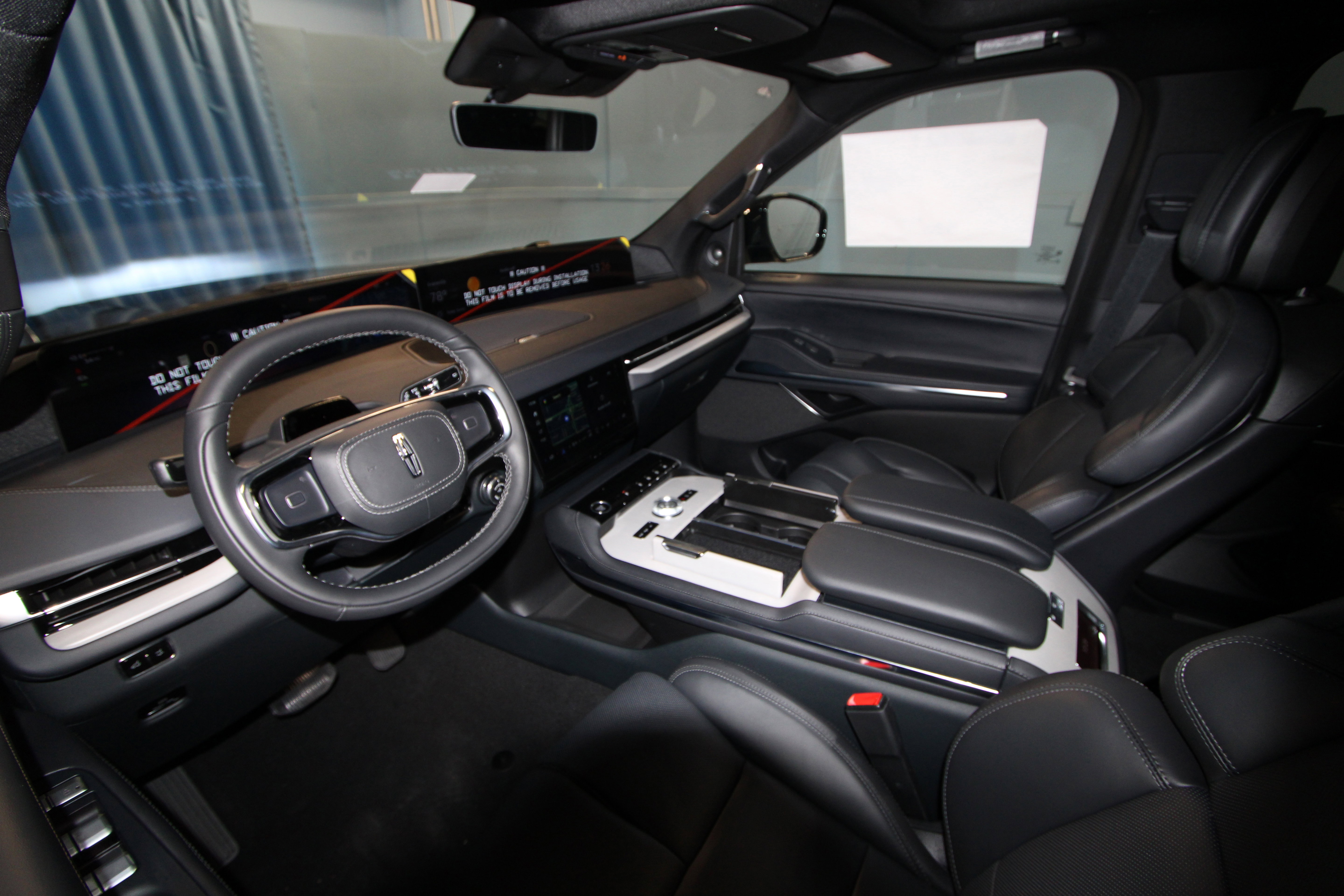 New 2025 Lincoln Navigator Reserve w/ Jet Appearance Package image 2