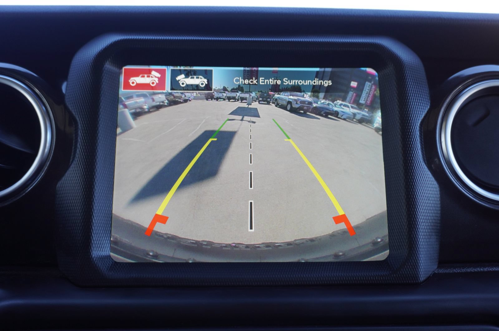 Used 2022 Jeep Wrangler Unlimited Rubicon w/ Xtreme Recon 35" Tire Package AWD/4WD image 14