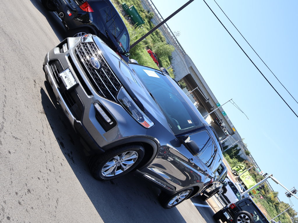 Used 2021 Ford Explorer XLT w/ Equipment Group 202A AWD/4WD image 3