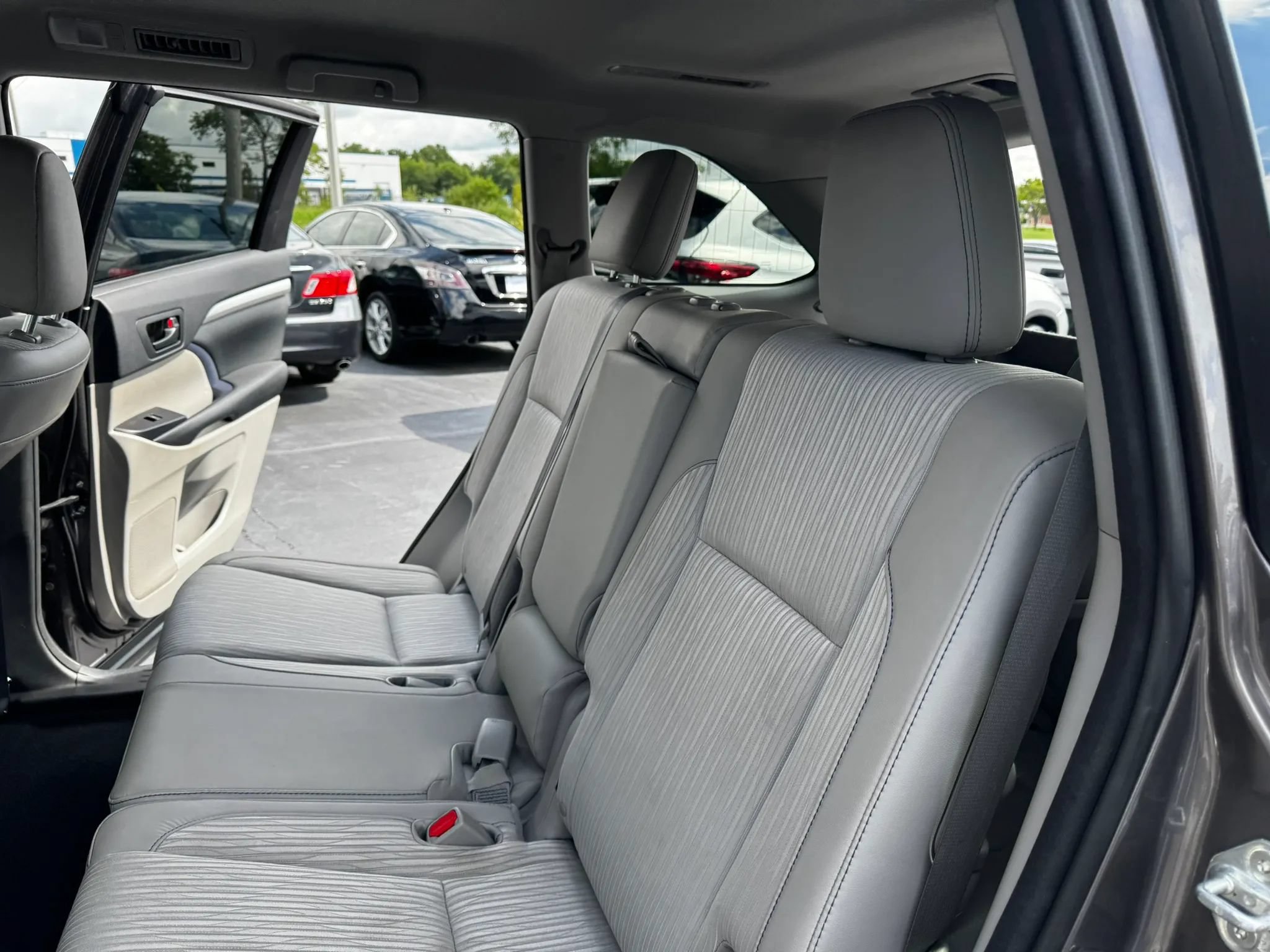Used 2015 Toyota Highlander Plus AWD/4WD image 19
