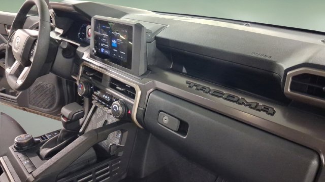 Used 2026 Toyota Tacoma TRD Off-Road AWD/4WD image 19
