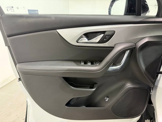 Used 2023 Chevrolet Blazer LT w/ Midnight/Sport Edition FWD image 11