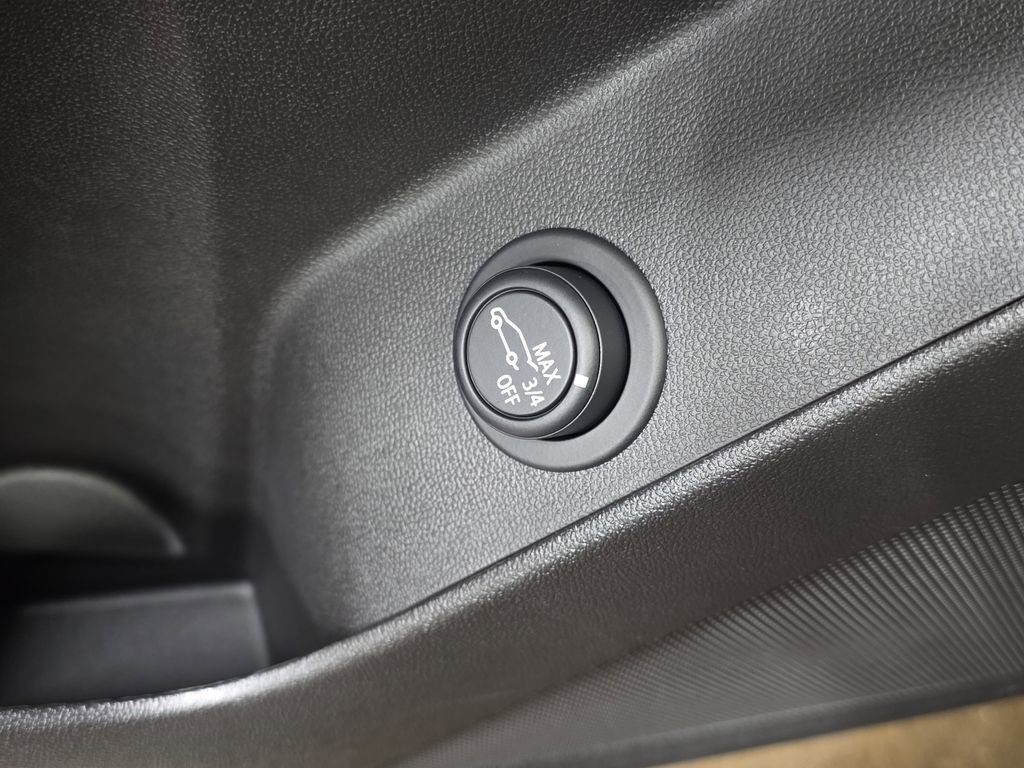 Used 2024 Chevrolet Equinox LT w/ LPO, Floor Liner Package FWD image 31