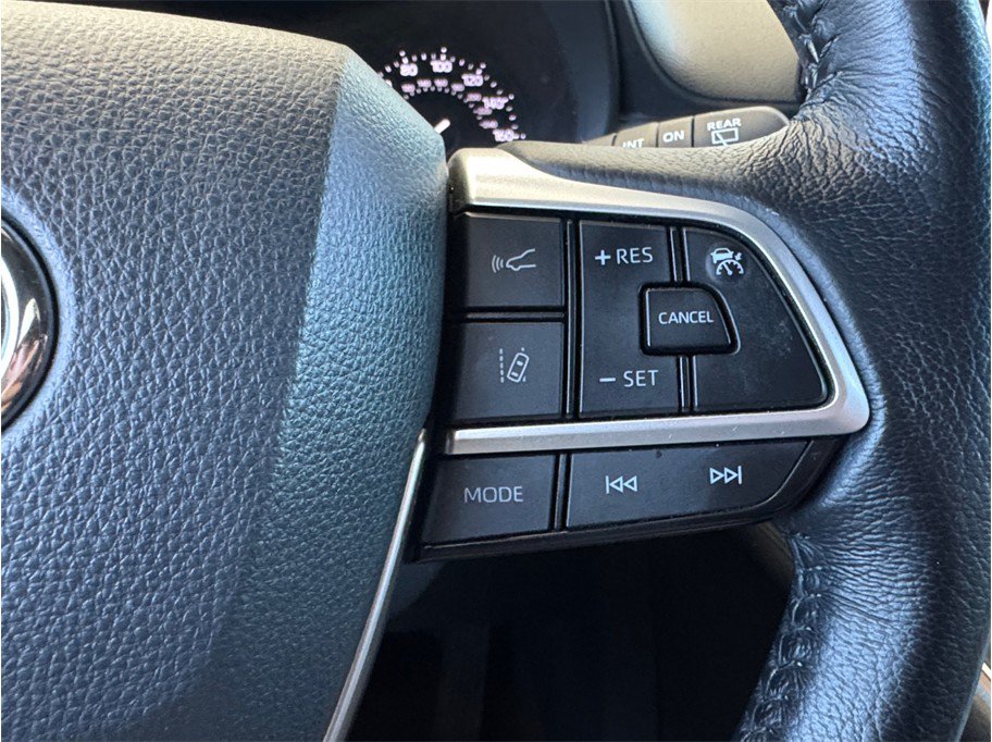 Used 2021 Toyota Sienna XLE w/ XLE Plus Package FWD image 15