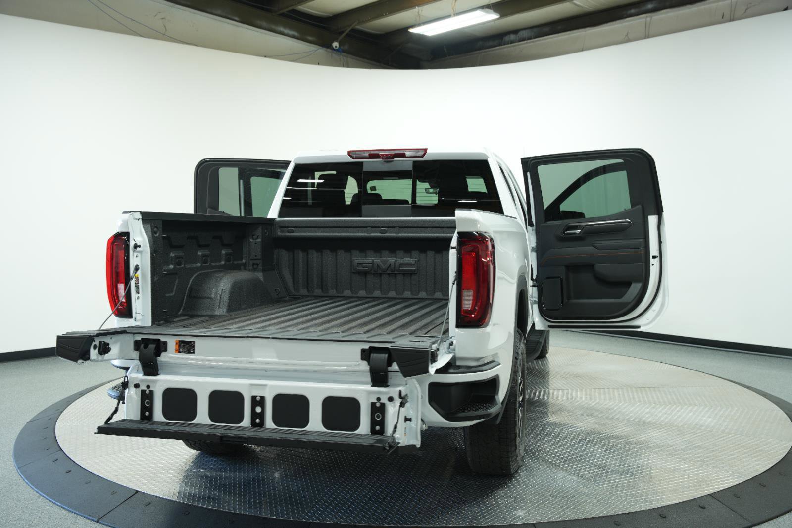 New 2026 GMC Sierra 1500 AT4 w/ AT4 Premium Package AWD/4WD image 12
