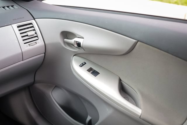 Used 2010 Toyota Corolla LE FWD image 30