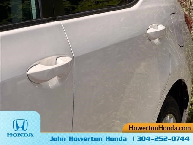 Used 2017 Toyota Corolla LE FWD image 8