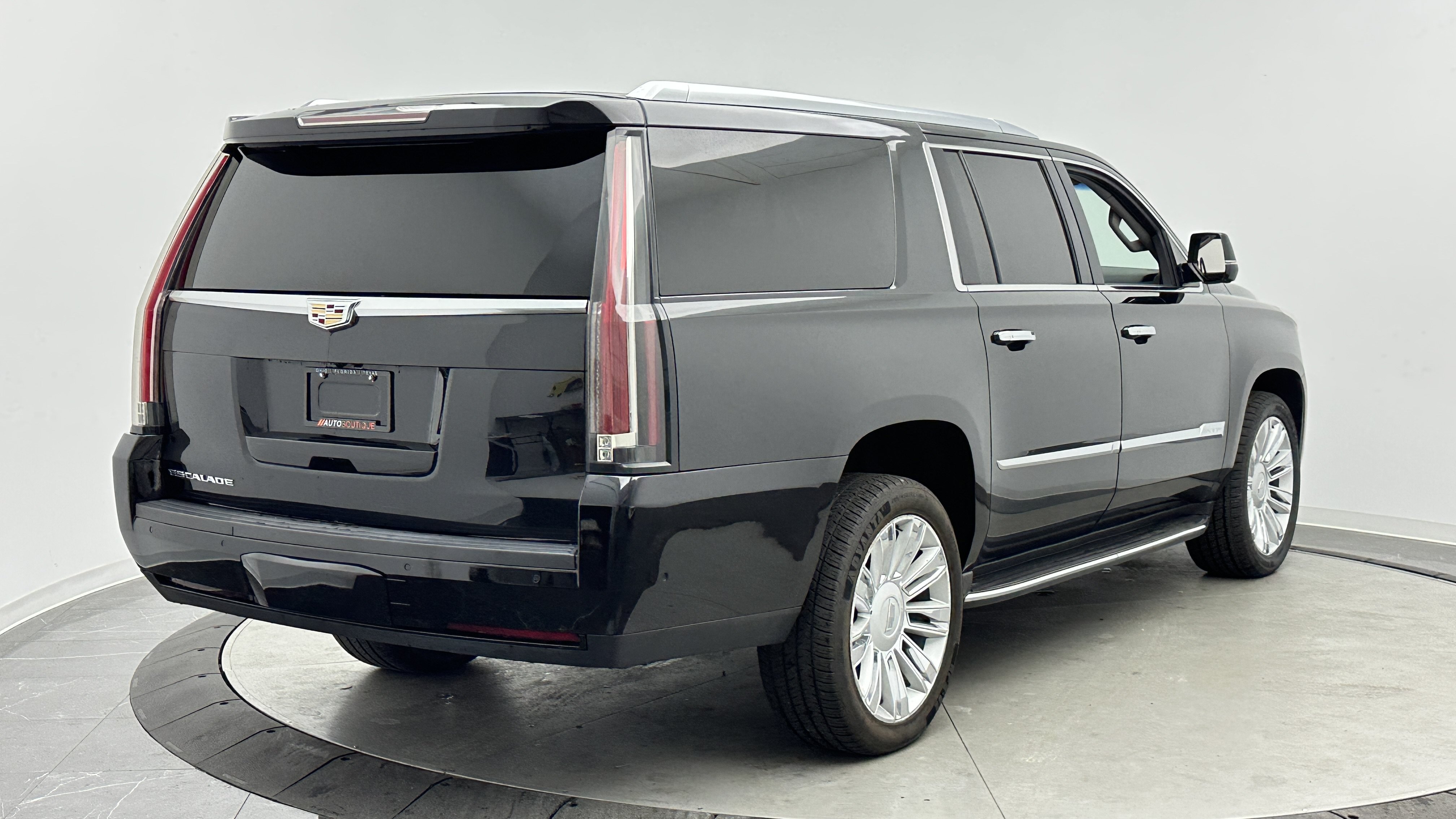 Used 2018 Cadillac Escalade ESV 4WD image 8