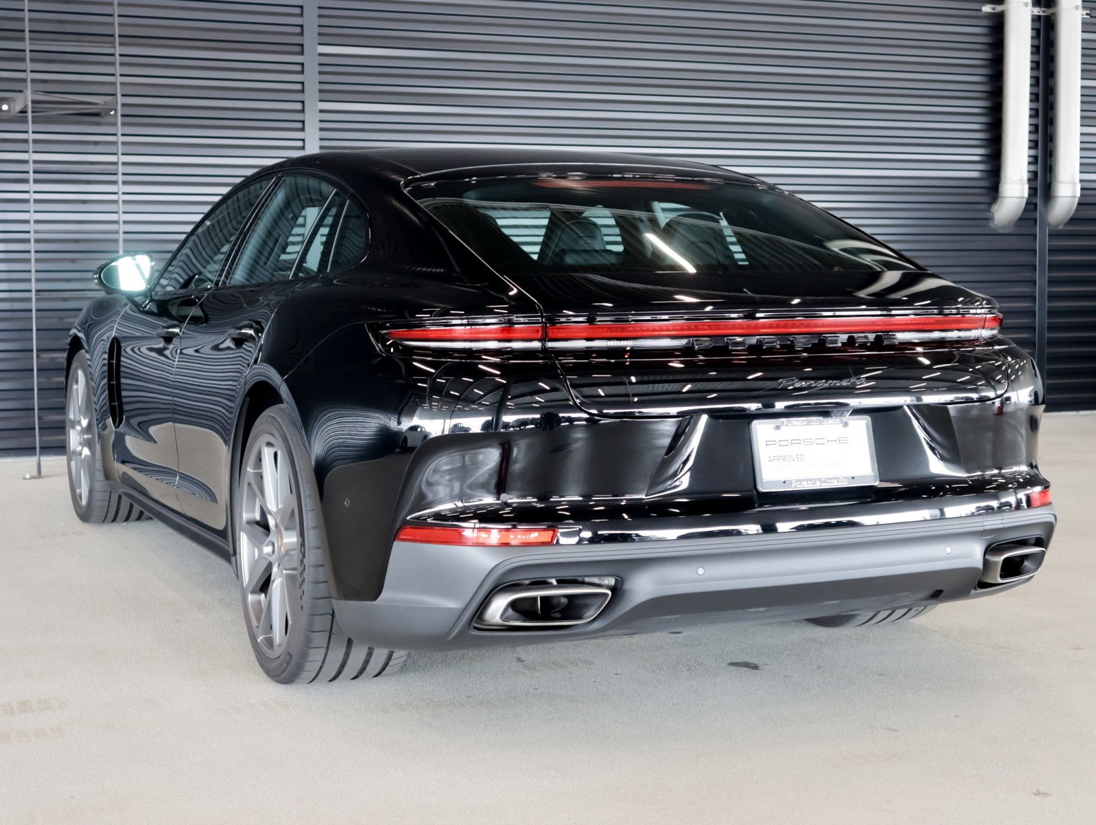 Certified 2025 Porsche Panamera image 3