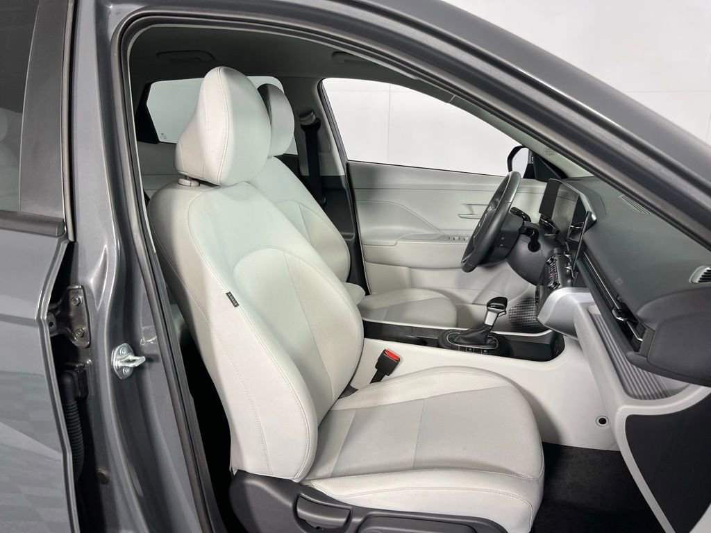 Used 2025 Hyundai Kona SEL image 29