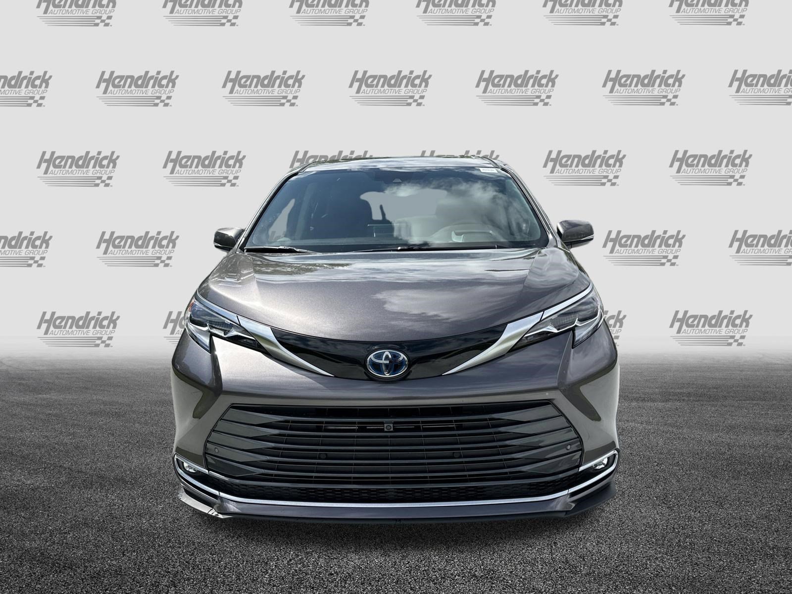 Certified 2023 Toyota Sienna Platinum FWD image 3