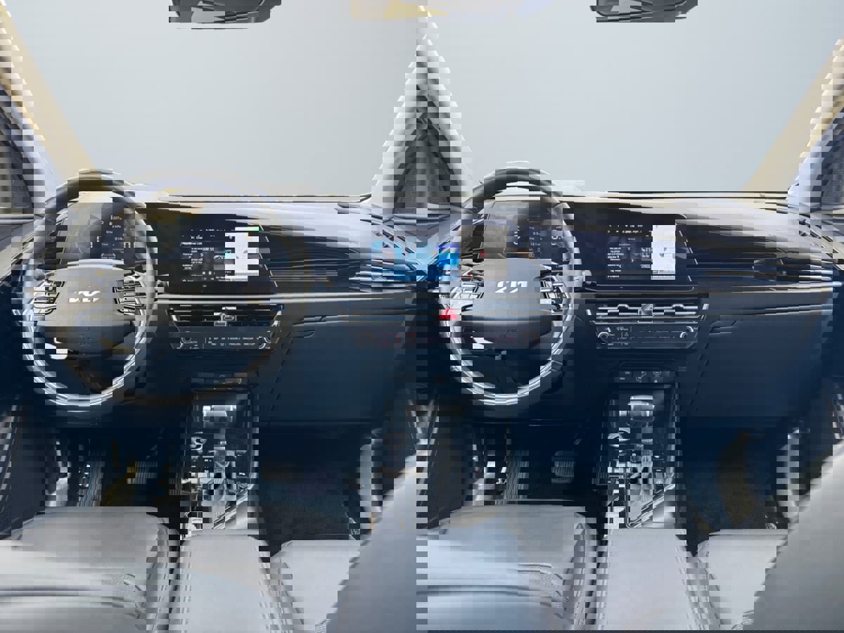 Used 2023 Kia Niro EX image 10