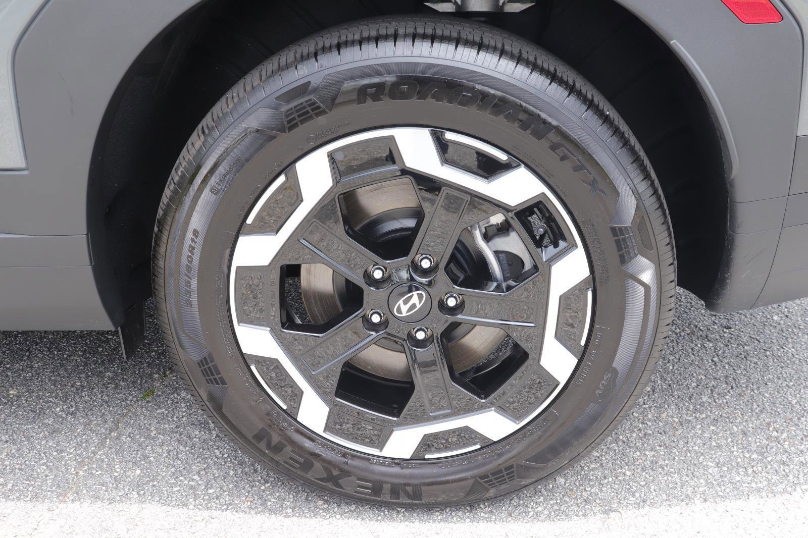 Used 2026 Hyundai Santa Fe SE FWD image 40