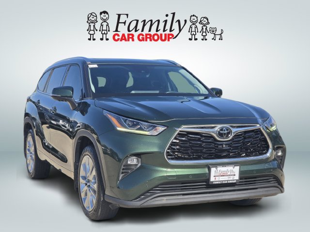 Used 2024 Toyota Highlander Limited FWD image 2