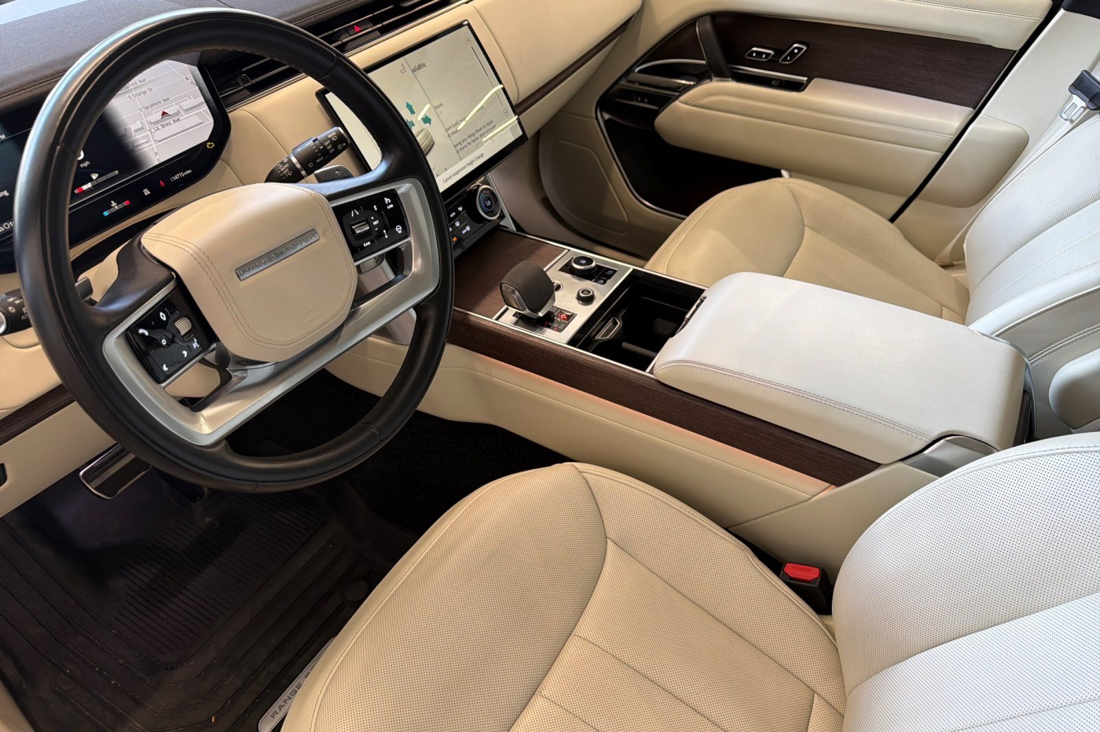 Used 2023 Land Rover Range Rover SE AWD/4WD image 4