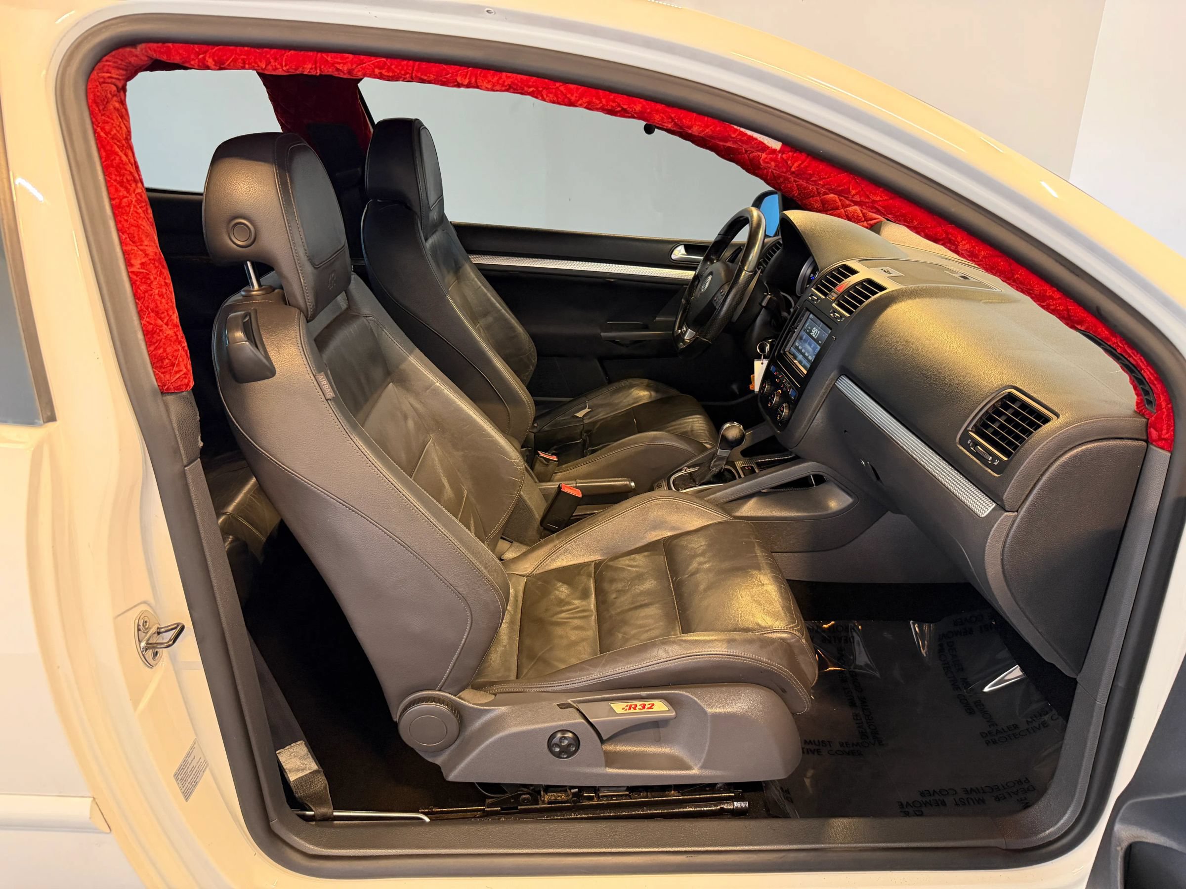 Used 2008 Volkswagen R32 AWD/4WD image 25