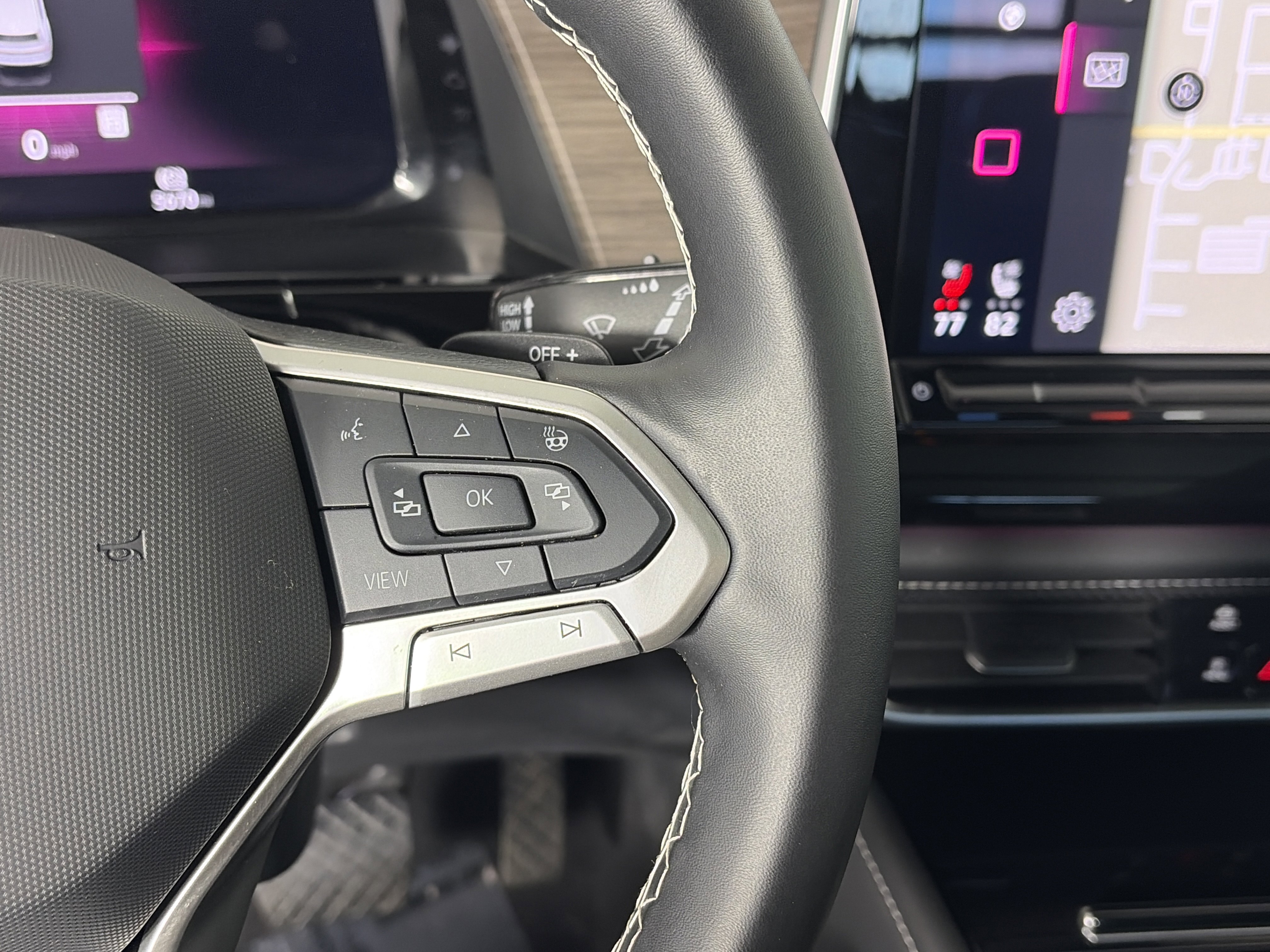 Used 2025 Volkswagen Atlas SEL image 31