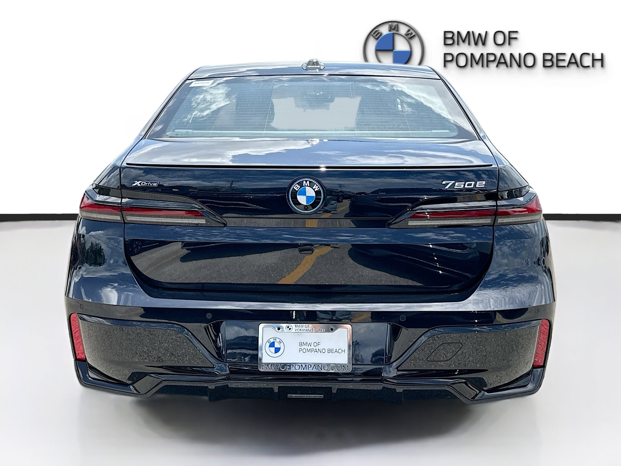 New 2025 BMW 750e xDrive w/ Luxury Rear Seating Package image 6