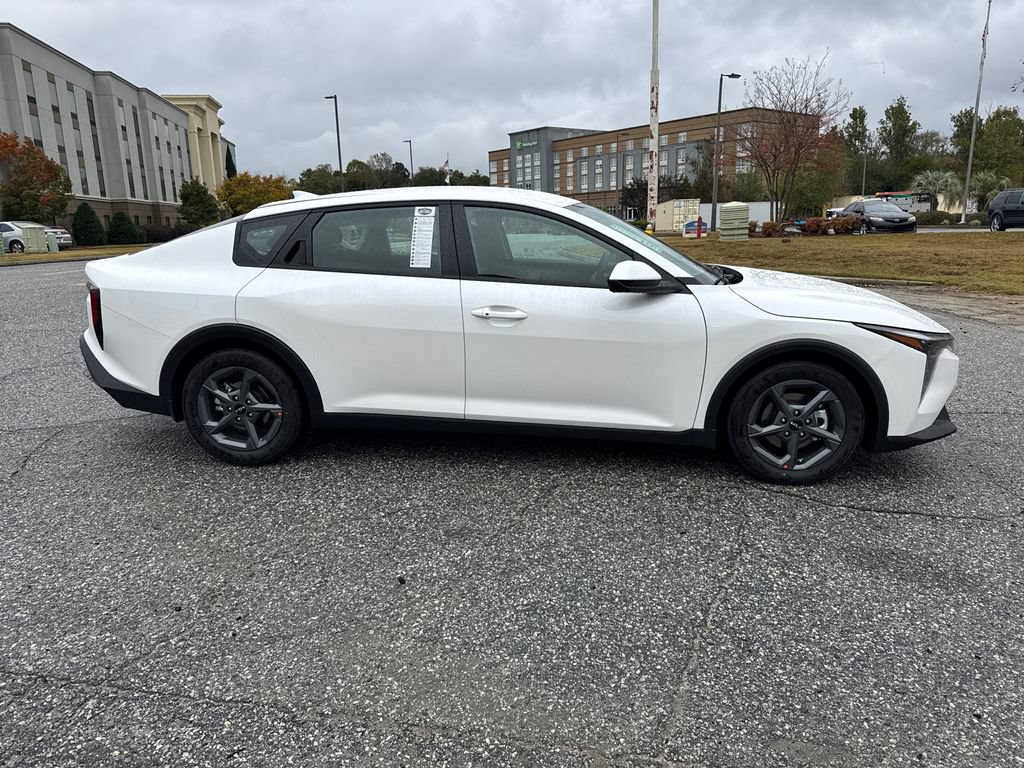 New 2025 Kia K4 FWD image 2