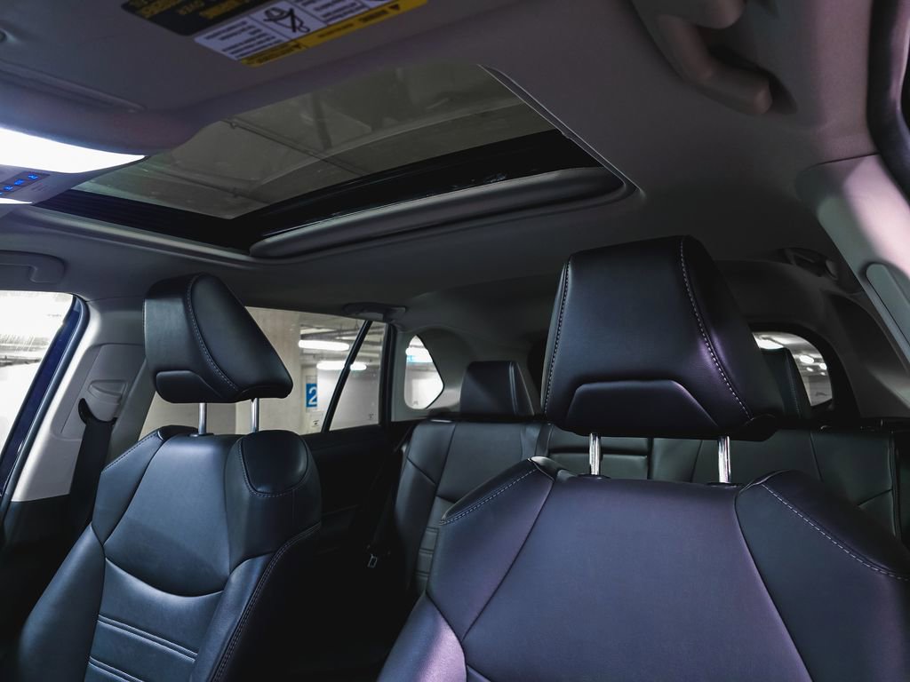 Used 2022 Toyota RAV4 XLE Premium image 20