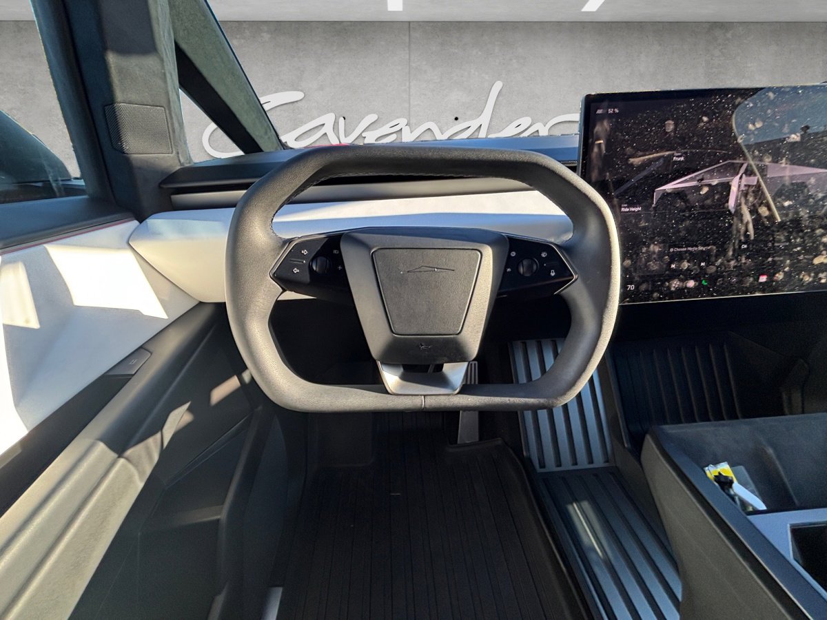 Used 2024 Tesla Cybertruck AWD Crew Cab image 21