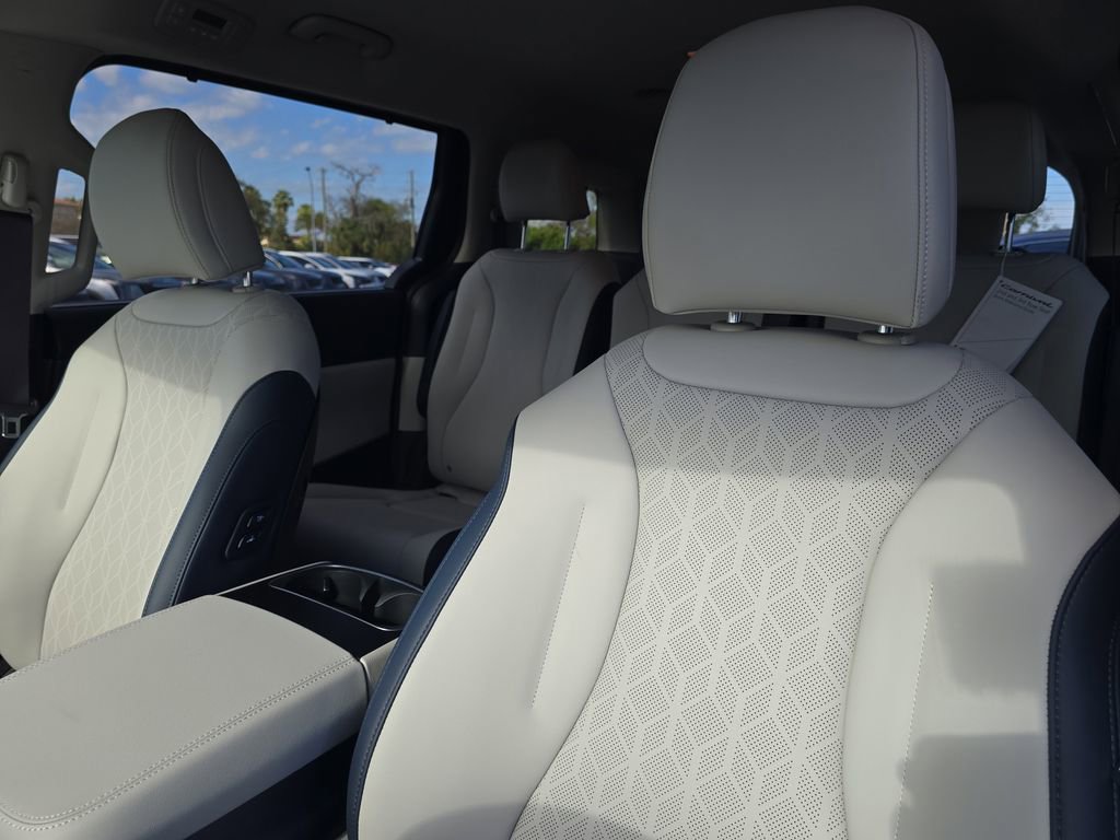 New 2026 Kia Carnival EX image 23
