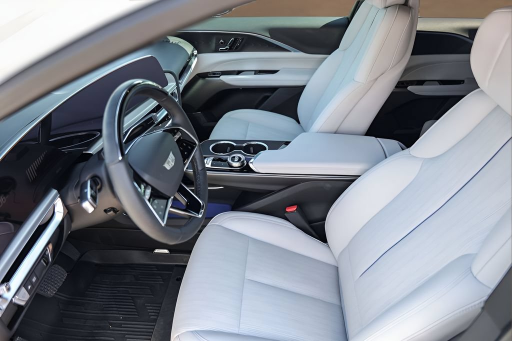 Certified 2026 Cadillac Lyriq Luxury w/ LPO, Floor Liner Package AWD/4WD image 8