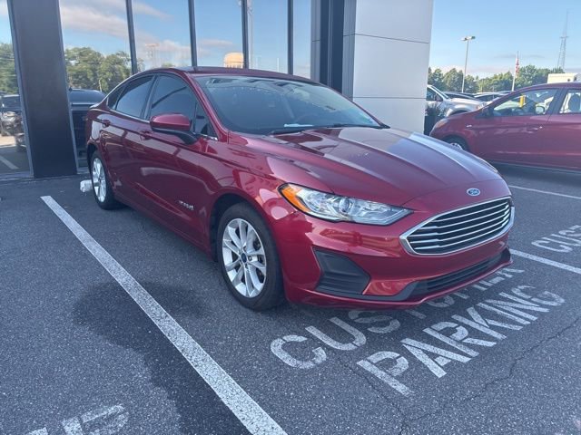 Used 2019 Ford Fusion SE FWD image 2