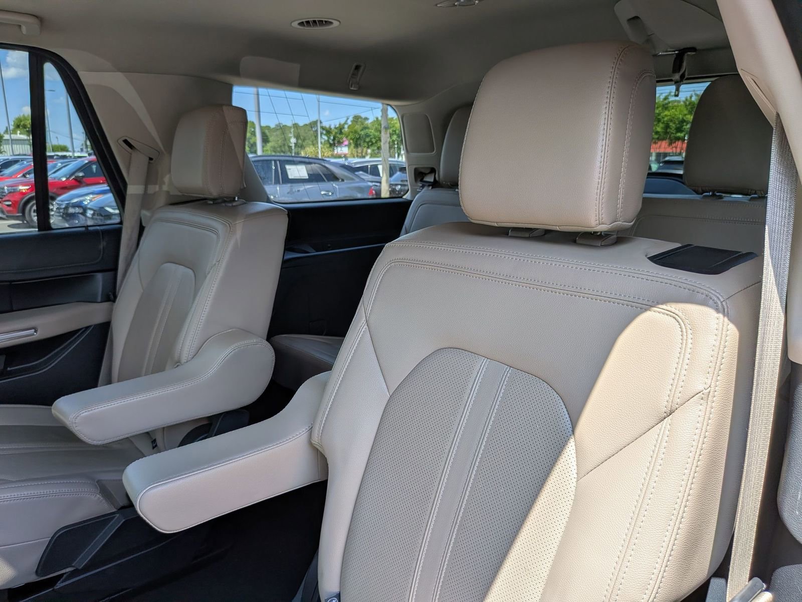 Used 2024 Ford Expedition Limited RWD image 31