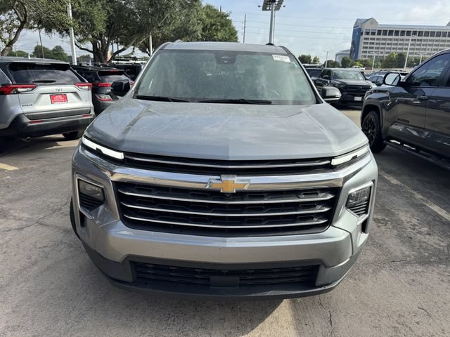Used 2024 Chevrolet Traverse LT FWD image 2