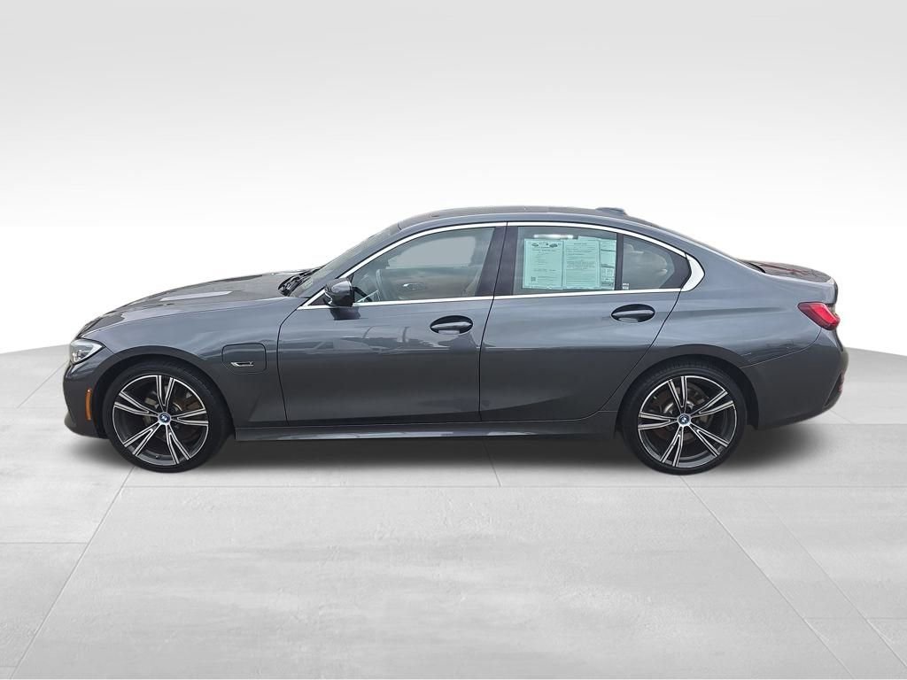 Used 2022 BMW 330e xDrive w/ Premium Package image 2