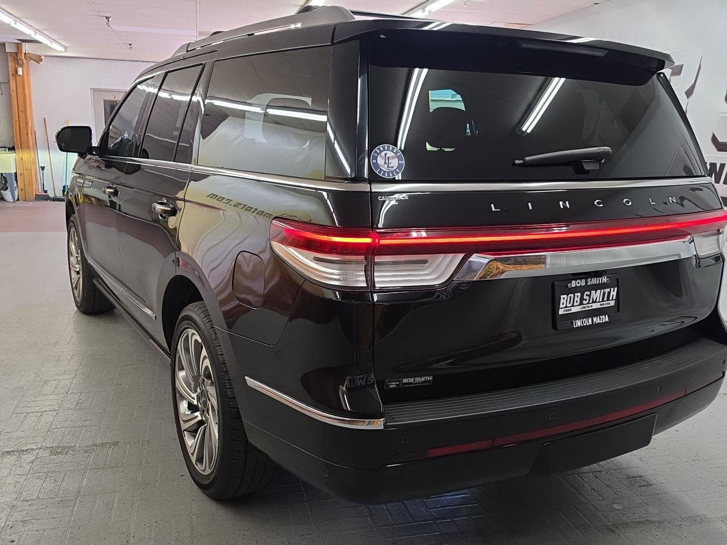 Used 2023 Lincoln Navigator Reserve AWD/4WD image 4