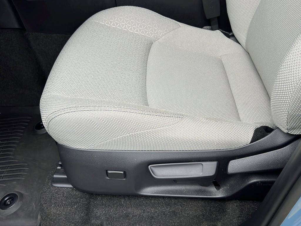 Used 2025 Toyota 4Runner SR5 AWD/4WD image 17