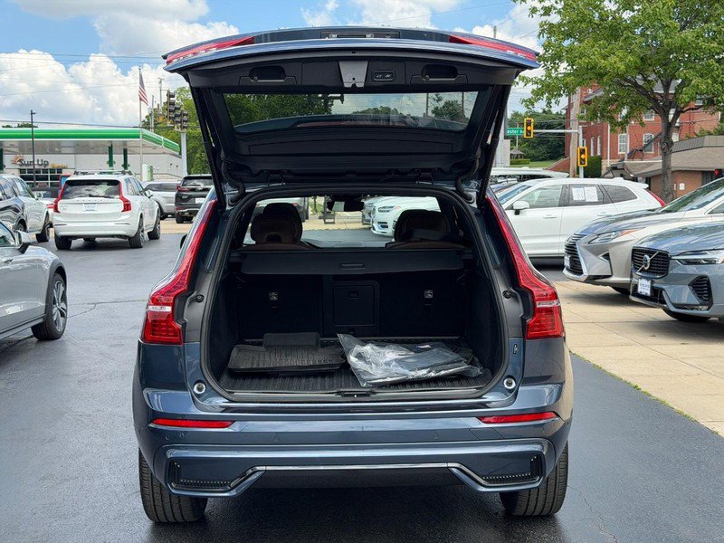 Certified 2023 Volvo XC60 B5 Plus w/ Climate Package FWD image 5