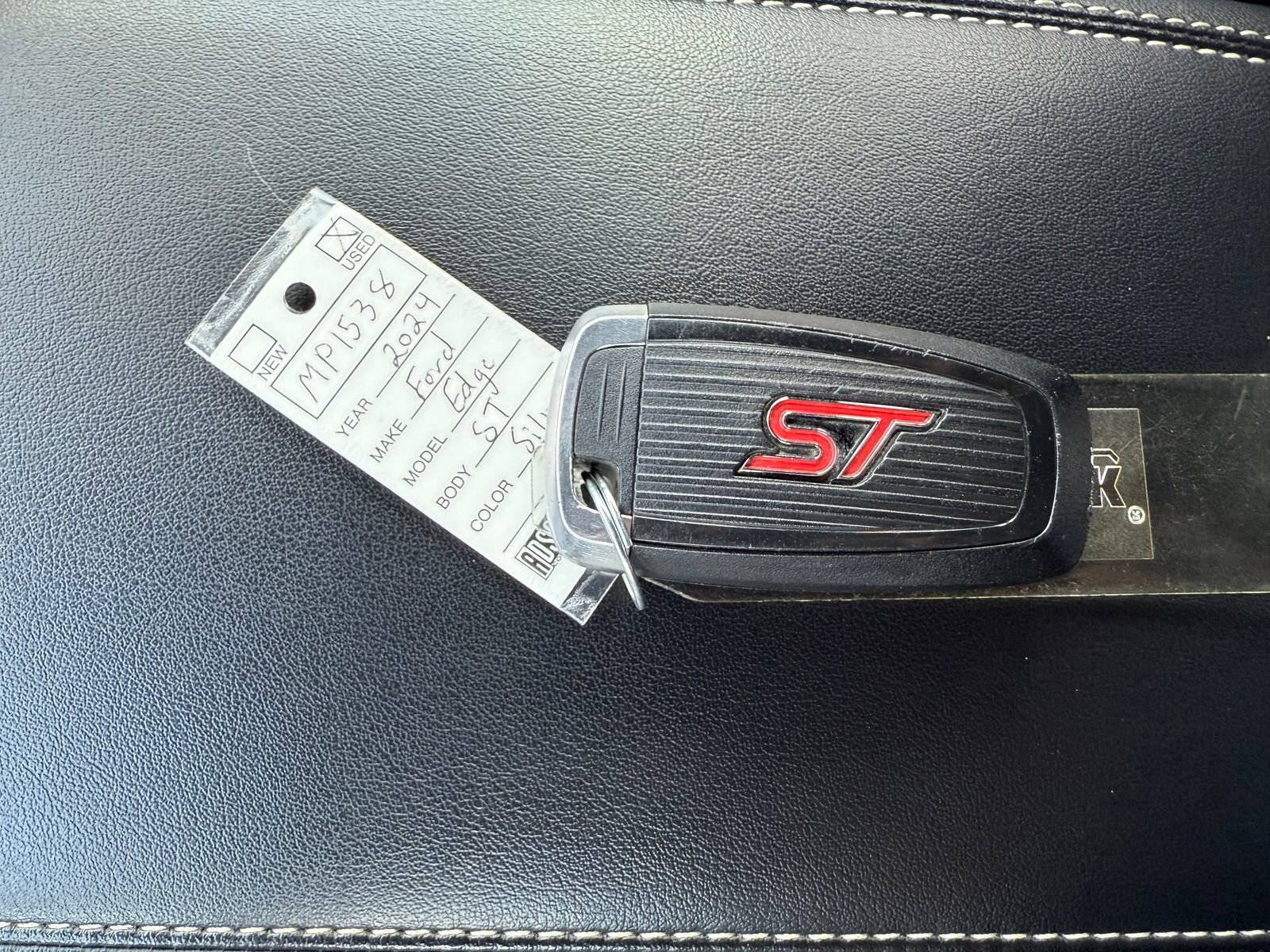 Used 2024 Ford Edge ST image 33