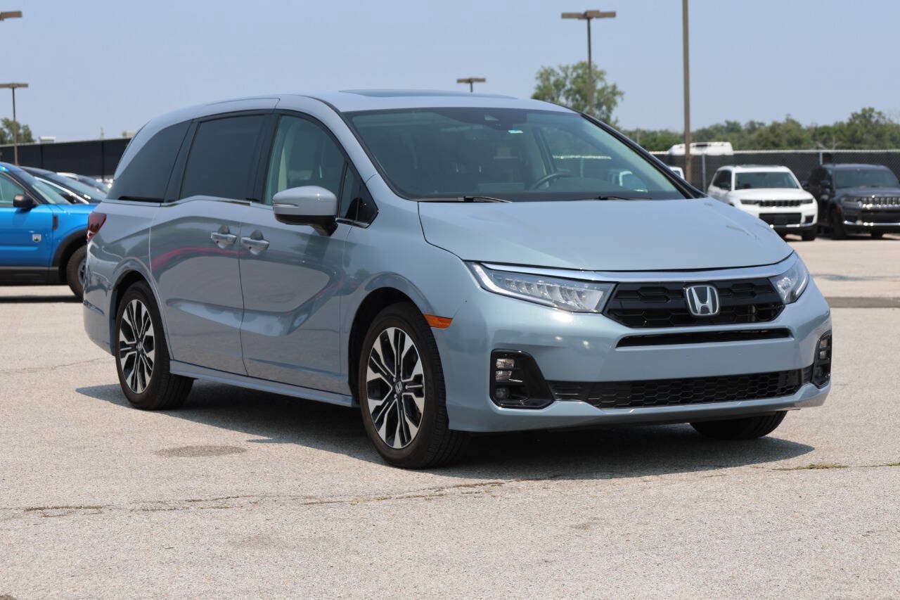 Used 2025 Honda Odyssey Elite image 4