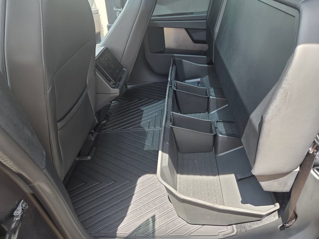 Used 2024 Tesla Cybertruck AWD Crew Cab image 22