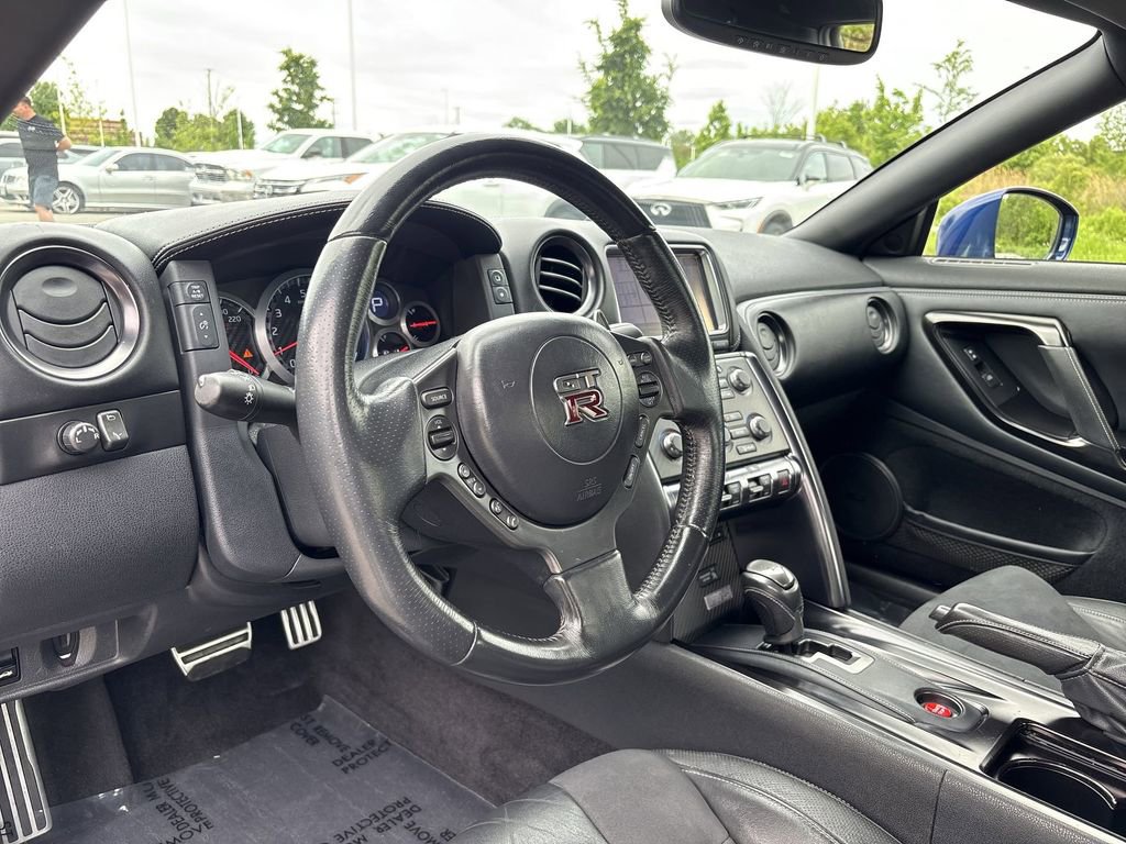 Used 2015 Nissan GT-R Premium AWD/4WD image 11